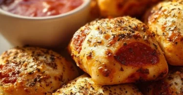 Krosse Heißluftfritteusen-Pizzaröllchen frisch aus der Fritteuse