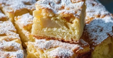 Saftiger Ruck Zuck Apfelkuchen vom Blech mit Äpfeln und Zimt