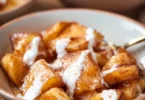 Gebackene Äpfel im Air Fryer mit Zimt und Zucker serviert