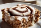 Protein Zimtschnecken Haferauflauf - gesunde Frühstücksidee mit hohem Proteingehalt.